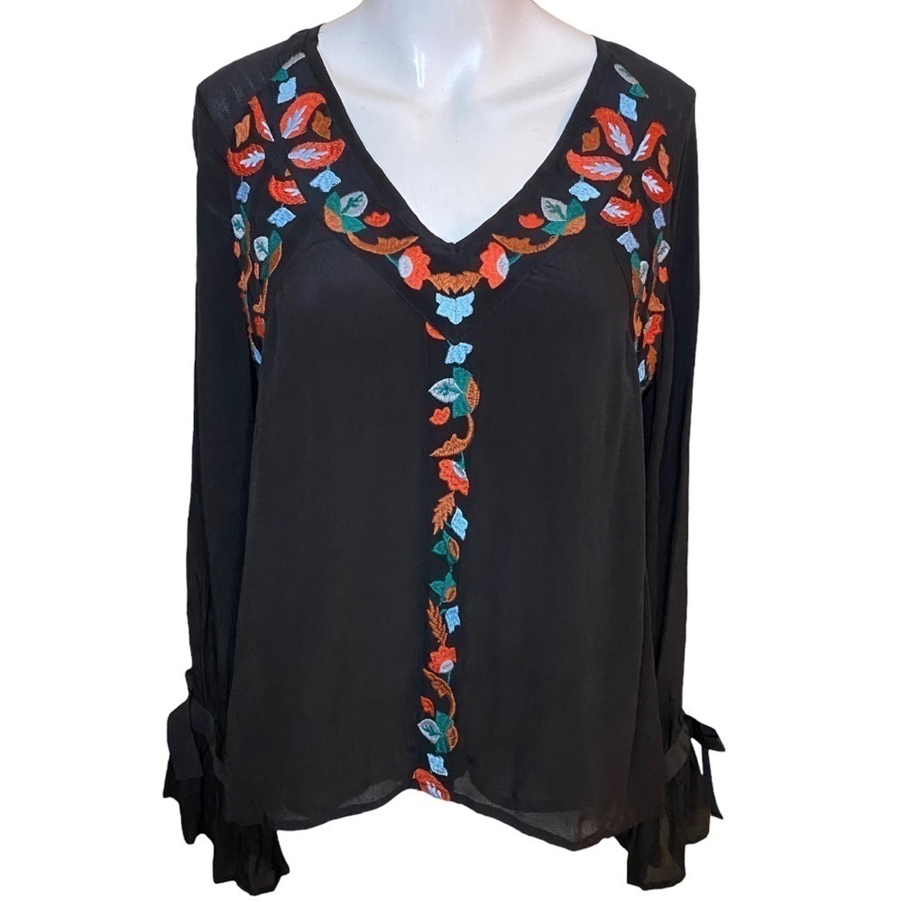 Chloe Oliver Blouse Long Sleeves Black with Leaf Accent Size S New